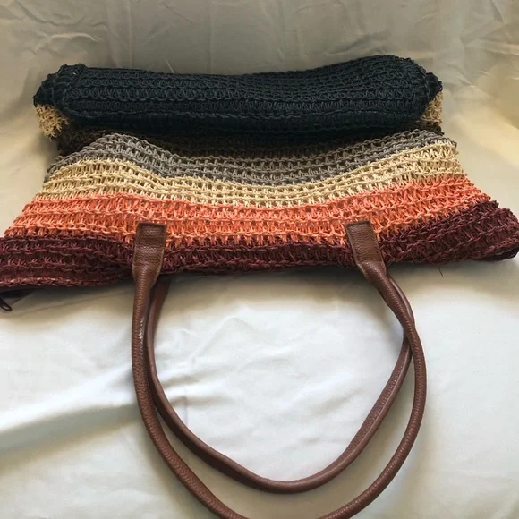 Go to the beach this summer with this woven sack by Target’s brand Merona! - Picture 4 of 8